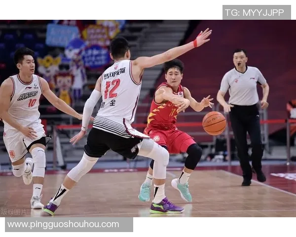 重庆篮球队与深圳篮球队赛后状态分析与复盘探讨