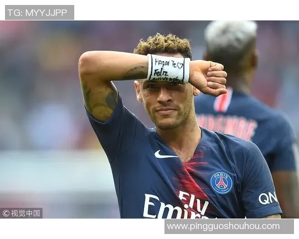 足球明星佩戴护腕的时尚与功能解析及其对比赛表现的影响