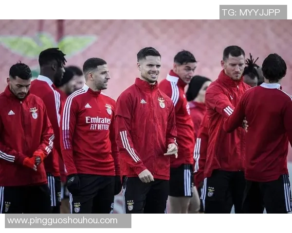 足球明星赛场精彩对话视频揭示球员背后的故事与情感 足球明星赛场精彩对话视频揭示球员背后的故事与情感