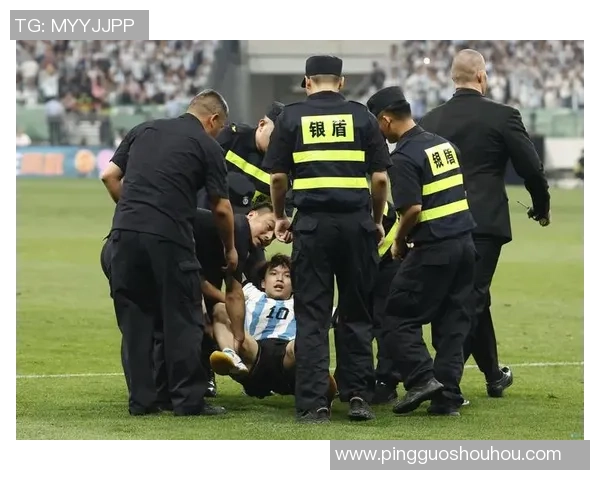 足球明星坚持使用旧手机的原因揭秘引发球迷热议